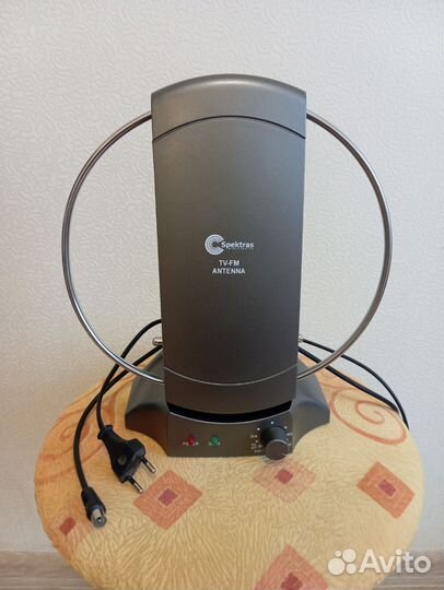 Антенна комнатная с усилителем