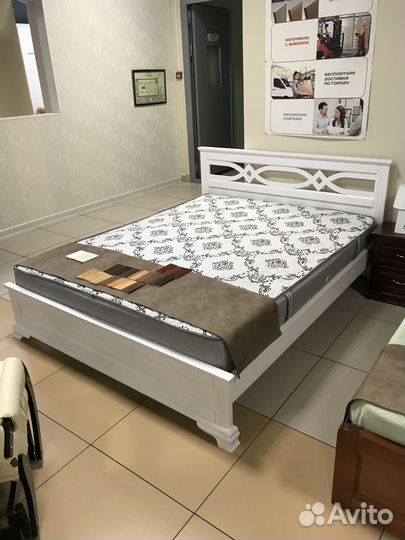 Кровать белая
