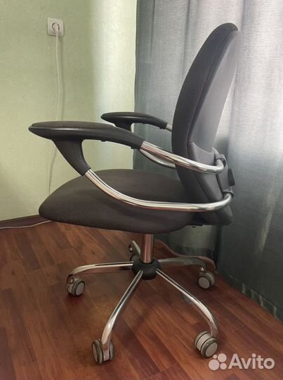 Офисное кресло