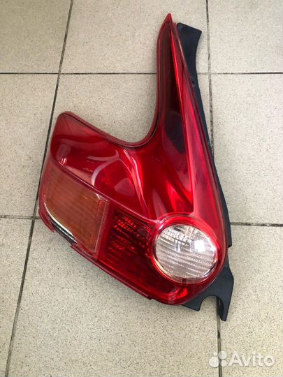 Фонарь задний левый Nissan Juke F15