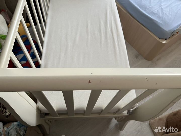 Детская кроватка с продольным маятником