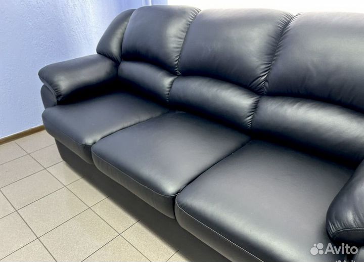 Кожаный диван