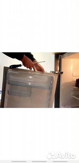 Ремонт холодильника.перевеска петлей ремонт двери