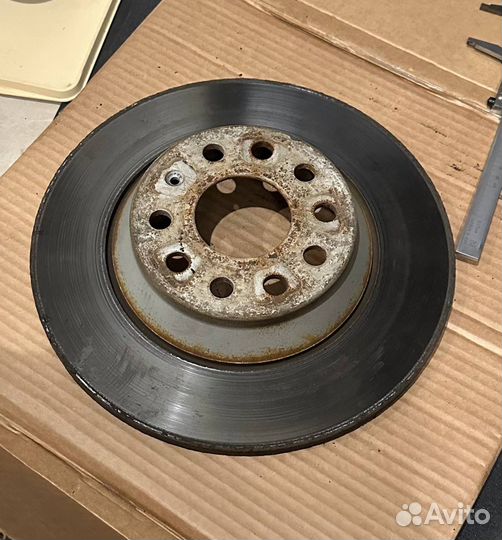 Тормозные диски бу 3Q0615601A