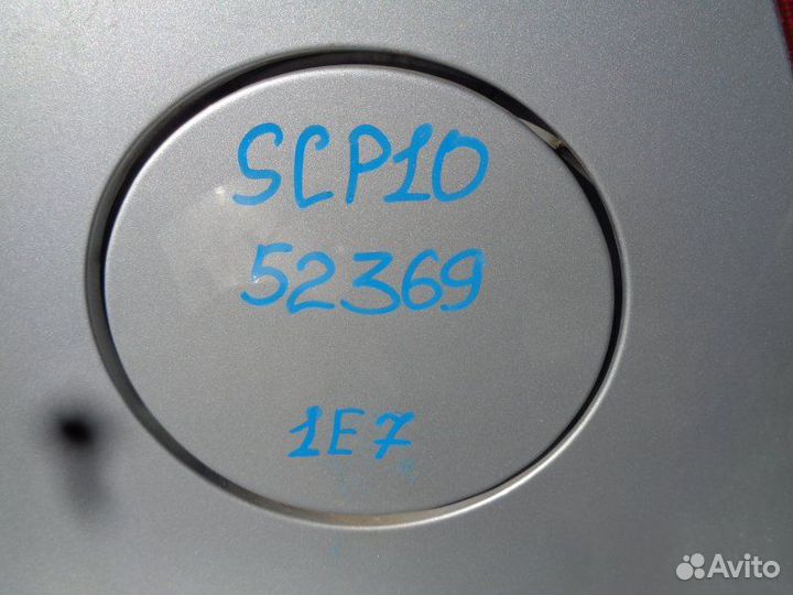 Лючок бензобака Toyota Vitz SCP10 1SZ-FE 2003/11