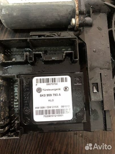 Мотор стеклоподъемника передний VAG