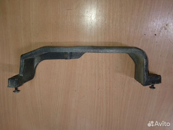 Renault Sandero I кронштейн двери задней