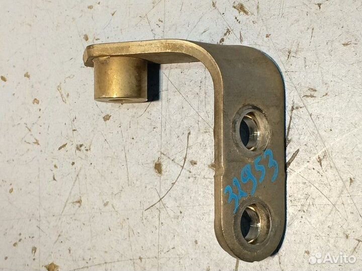 Кронштейн турбины Volvo XC60 2.0 TD 2011