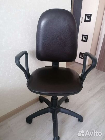 Письменный стол для школьника бу