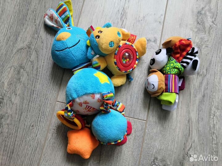 Развивающие игрушки, погремушки, коврик 0+