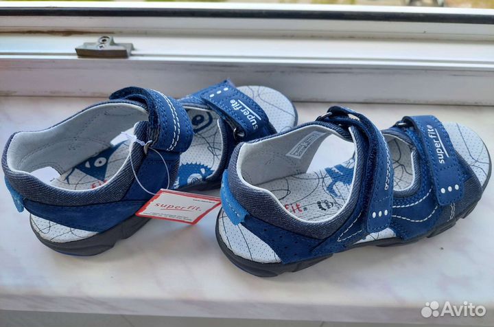 Сандалии новые