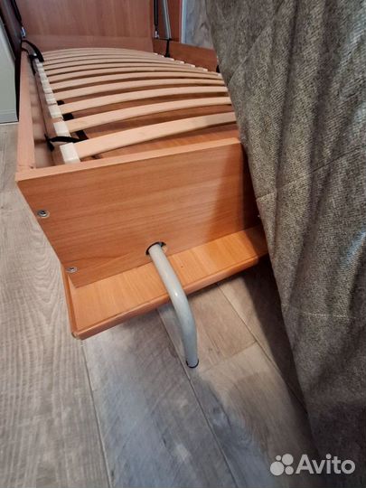 Кровать с подъемным механизмом