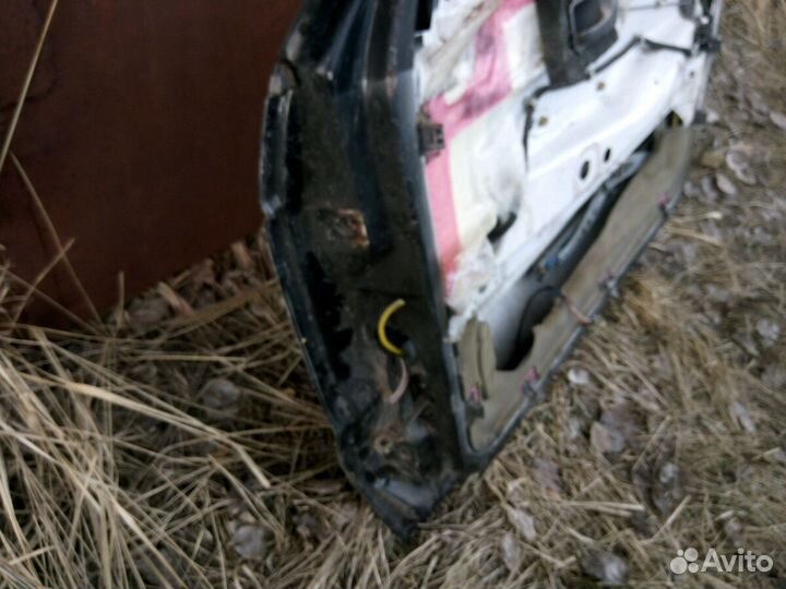 Дверь на Фольксваген Пассат В 3 передняя правая