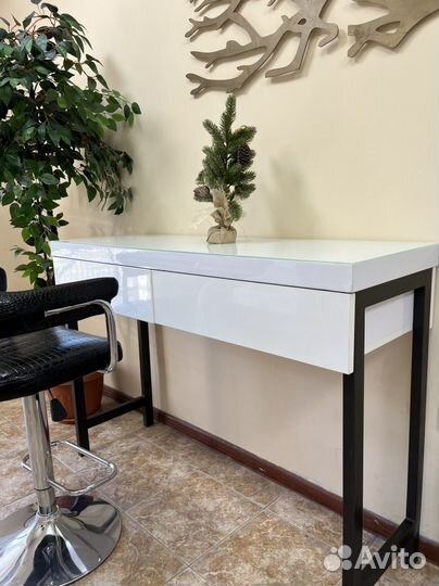 Гримерный столик, туалетный столик