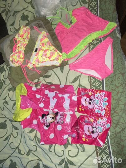 Купальники, жилет, нарукавники