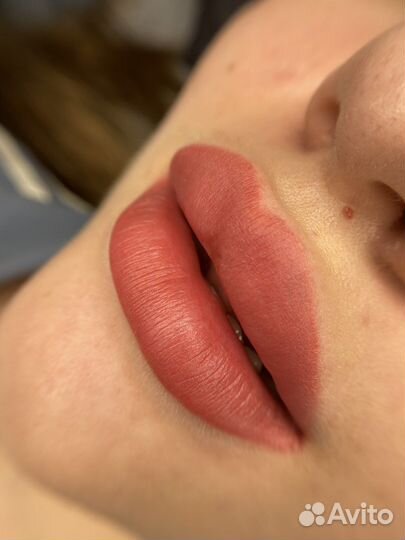 Перманентный макияж бровей и губ