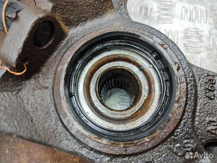 Кулак поворотный передний левый Kia Spectra S6D