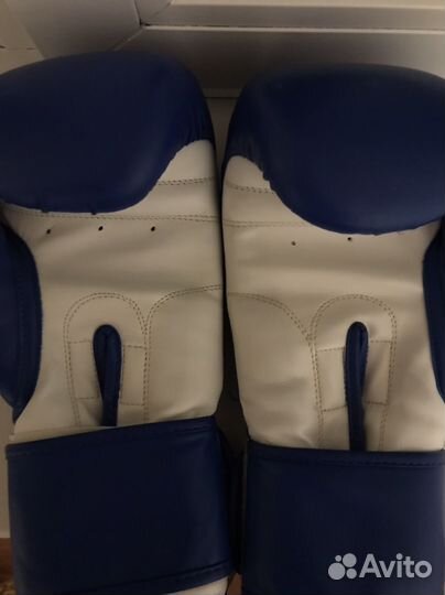 Боксерские перчатки clinch