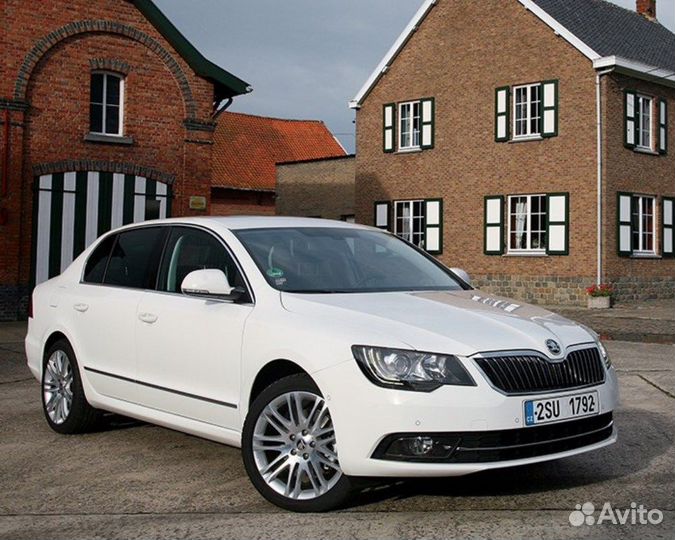 Новые стекла фар Skoda Superb