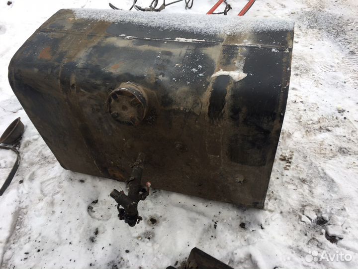 Топливный бак на 200 литров с креплением