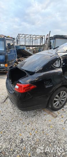 Задняя часть кузова на Инфинити м37