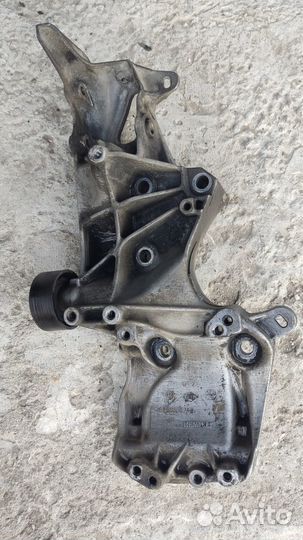Кронштейн Renault Simbol, Logan 1,4L
