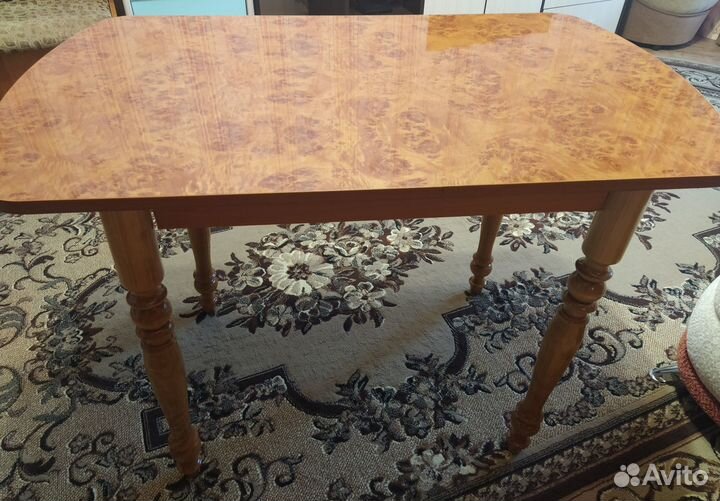 Кухонный стол