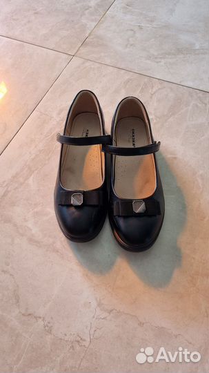 Туфли для девочки 37р