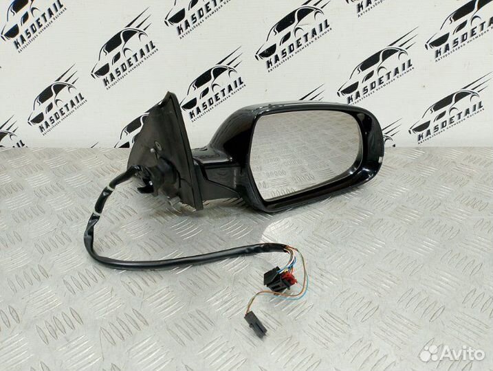 Зеркало заднего вида боковое правое Audi A4 B8 1.8