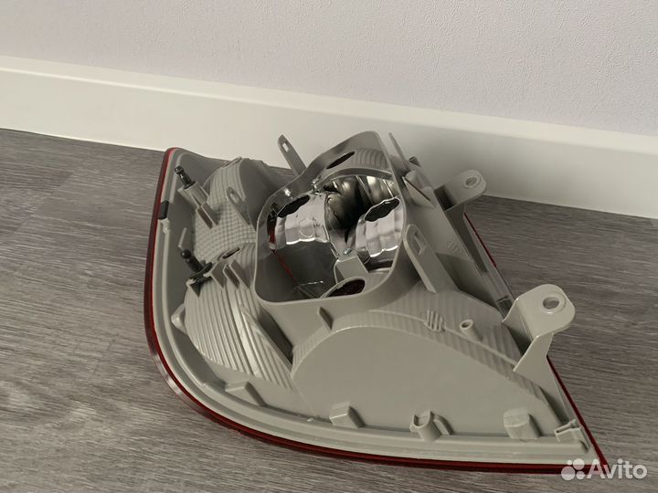 Фонарь задний правый skoda rapid