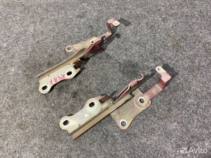 Петля капота Audi A4 8ED