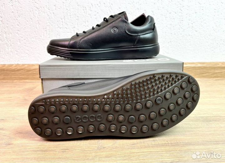 Кроссовки Ecco стильные