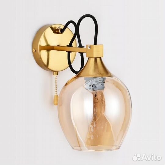Бра настенный металлический со стеклом