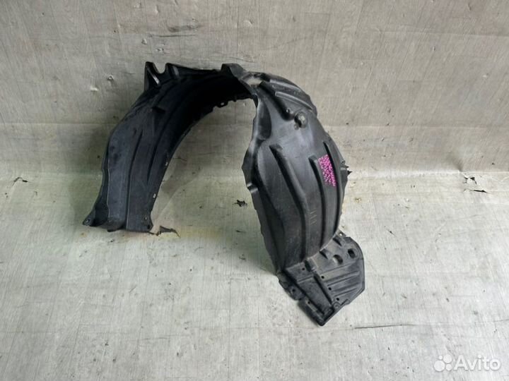 Подкрылок лев. перед. toyota yaris