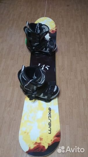 Сноуборд с креплениями и ботинками