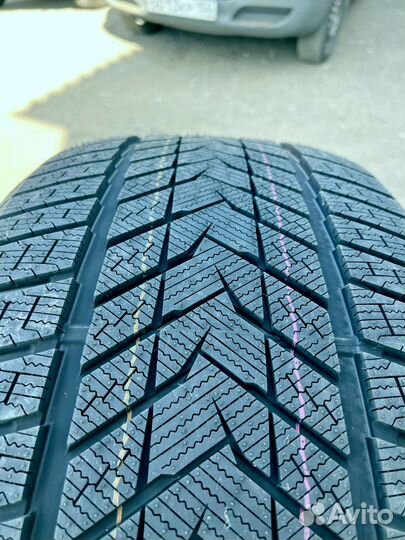 Sonix WinterXPro 999 275/40 R21 128U