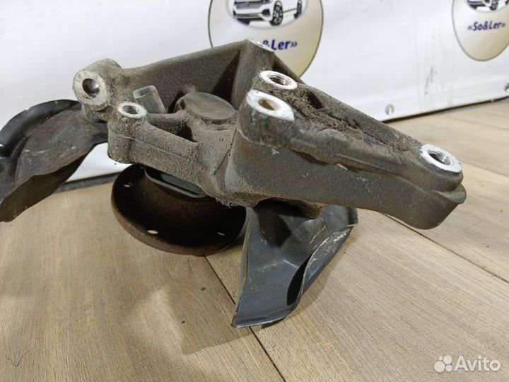 Кулак поворотный задний правый Volkswagen Passat