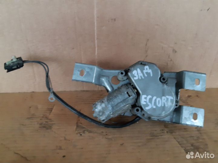 Моторчик стеклоочистителя заднего Форд Эскорт
