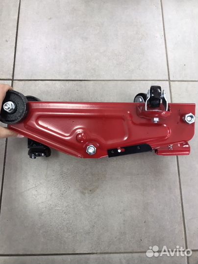 Домкрат подкатной 2 т