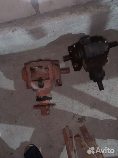 Угловой редуктор