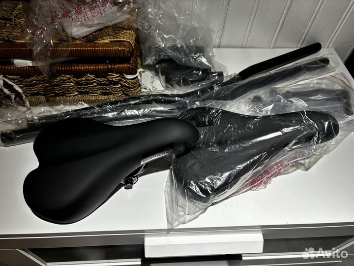 Велозапчасти: руль, седло и грипсы (новые)