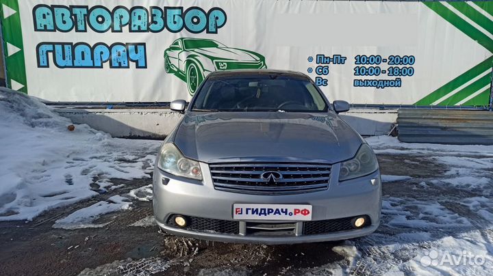 Стекло двери передней правой Infiniti M35 80300-EH