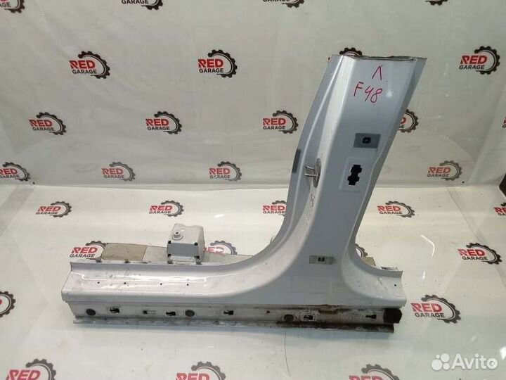 Центральная стойка кузова левая Bmw X1