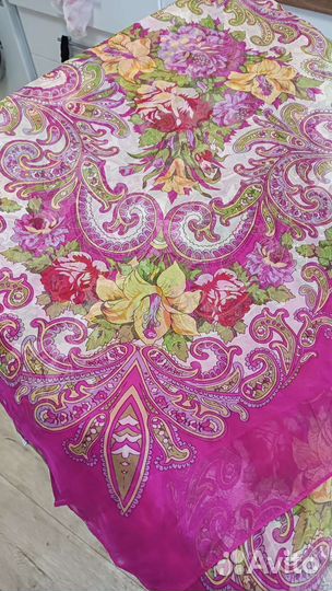 Шелковый платок новый