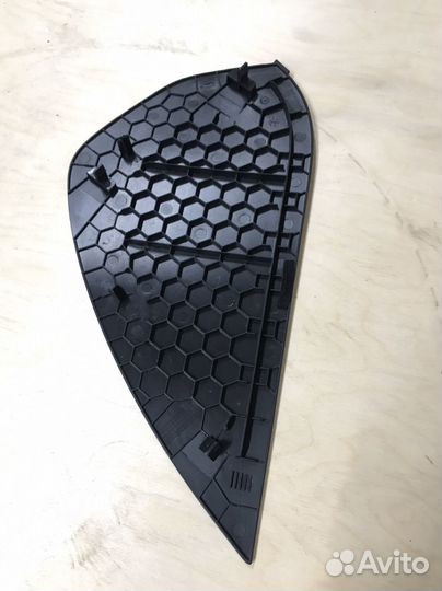 Накладка с торца торпедо Passat B8