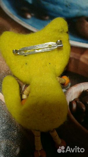 Брошь из шерсти