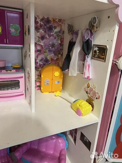 Кукольный домик с мебелью