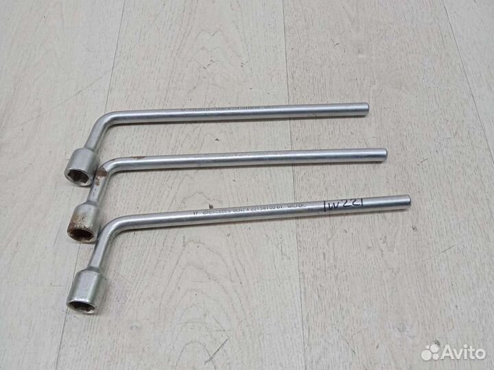 Ключ балонный Мерседес