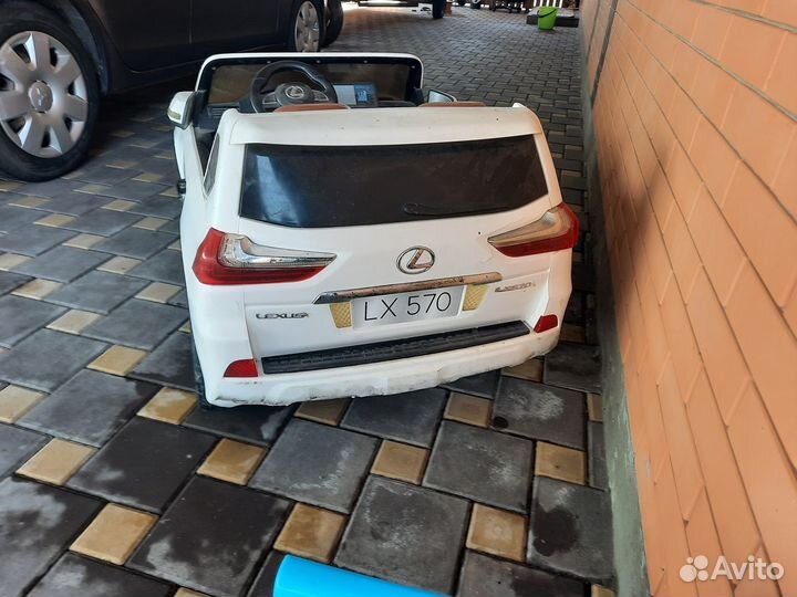 Детская машина на аккумуляторе с пультом