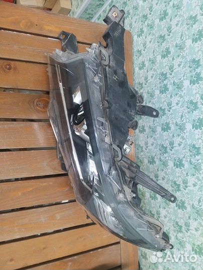 Фара светодиодная передняя левая Toyota Land